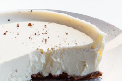 Decadent Keto Cheesecake with Crunchy Almond Flour Crust